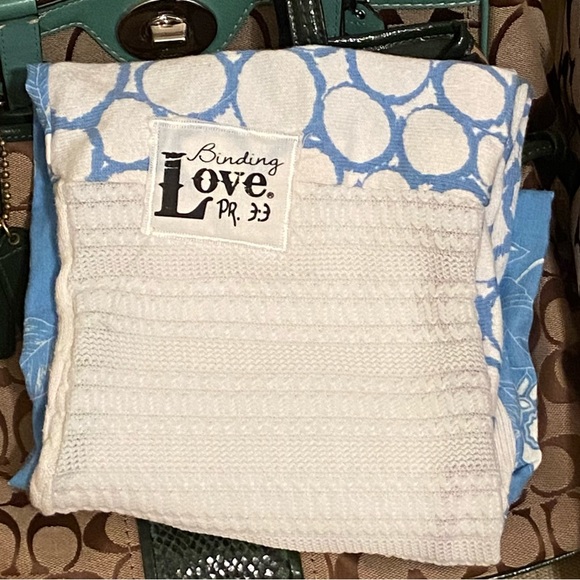 Binding Love Blue and Cream scarf! - Picture 2 of 3